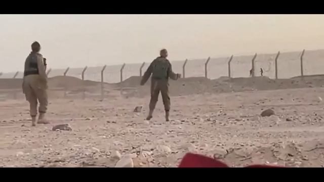 Израильские девочки-пограничники танцуют вместе с египетскими пограничниками через пограничную лини смотреть онлайн