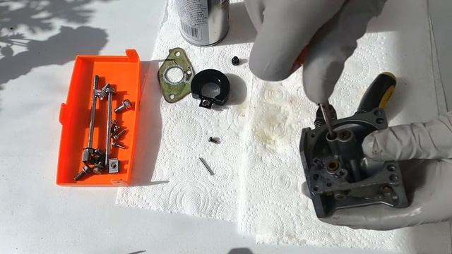 Yamaha 2HP two-stroke Carburettor Clean Tutorial смотреть онлайн