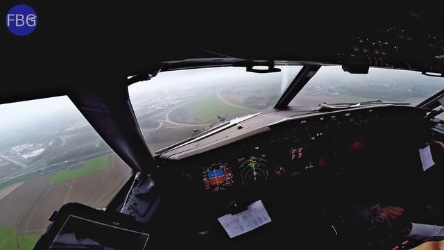 Boeing 737-800 Cockpit Landing + ATC Audio - Brussels Charleroi Airport
