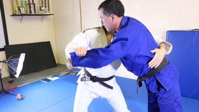 How To Do Uki-Goshi (Floating Hip Throw) смотреть онлайн