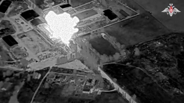 Кадры уничтожения пусковой установки реактивной системы залпового огня М270 А1 MLRS