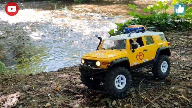 FMS FJ Cruiser *MODIFIED* Woodland River Trail. смотреть онлайн