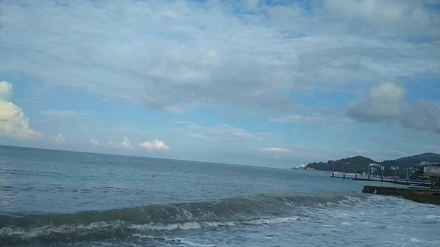 Шторм! Безумные волны бьются о камни. смотреть онлайн