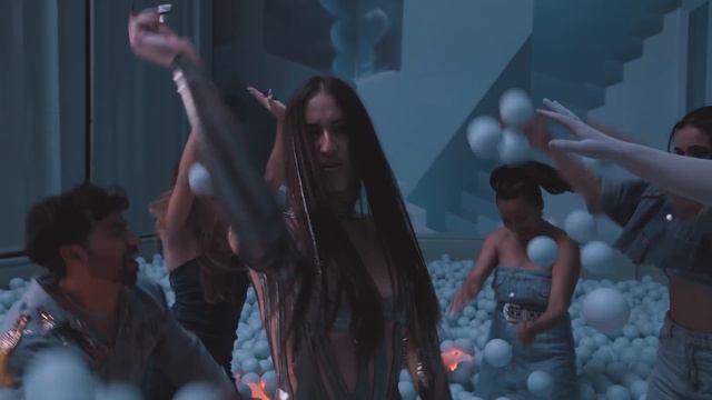 CARLA ROCHER - OYE SIRI смотреть онлайн