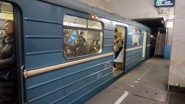 Электропоезд 81-717/714 "Номерной" станция Автозаводская (Московский метрополитен) 30.11.2019 смотреть онлайн