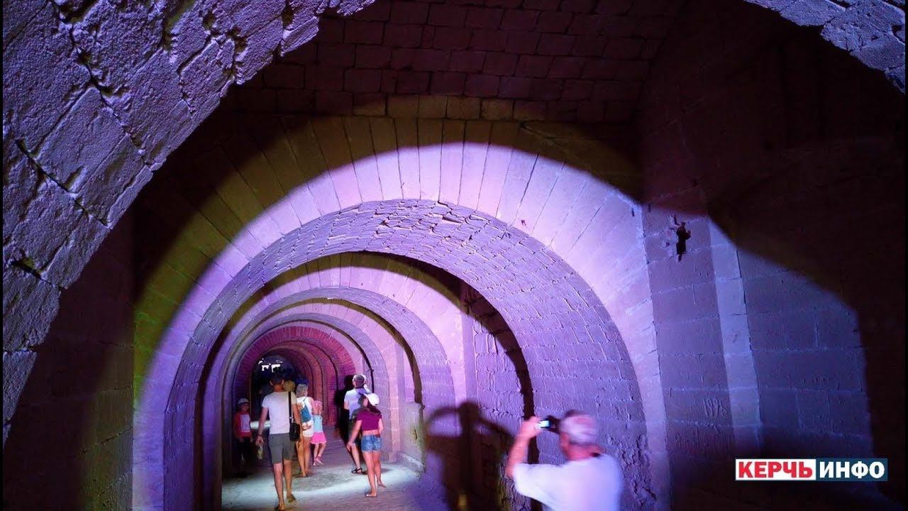 Сотни керчан и гостей города пришли на День Крепости Керчь смотреть онлайн