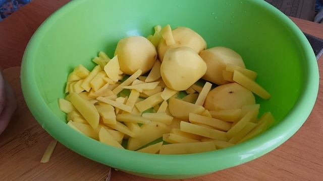 Готовим с Катей ? Жарим картошку в мультиварке?? смотреть онлайн