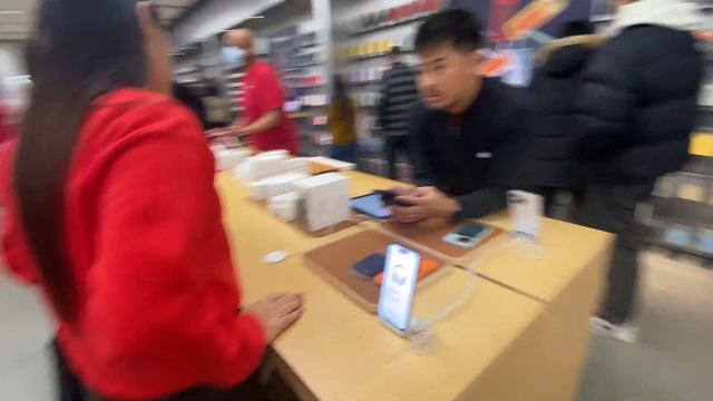 Buying IPHONE 14 PRO MAX in Canada I Canada main iPhone14 Pro Kitne Ka? смотреть онлайн