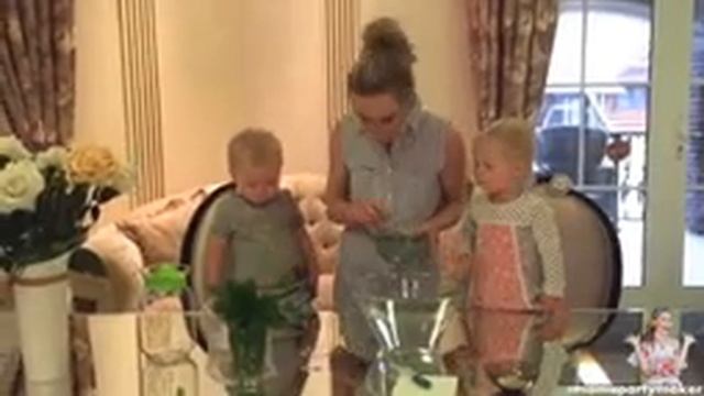 ЧЕМ ЗАНЯТЬ РЕБЕНКА? ? ИГРАЕМ С ДЕТЬМИ И РЫБКАМИ В АКВАРИУМЕ! ? смотреть онлайн