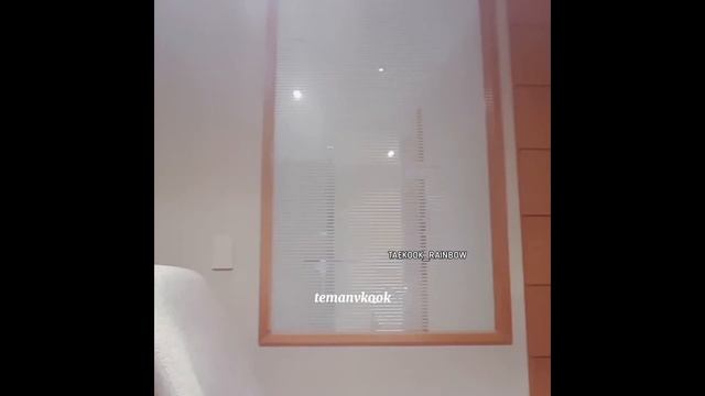 Taehyung, He Sleeps next to me смотреть онлайн
