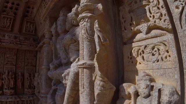 Udaipur 2. Безлюдные храмы Саас Баху, вечерний Удайпур и уличные храмы Шивы Бхайрава.