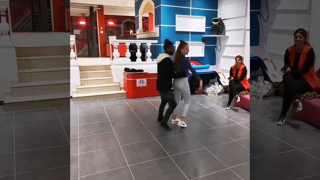 Kizomba/Urbankiz Demo after class Rocky & Julia смотреть онлайн