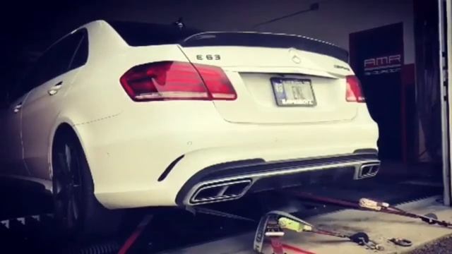Mercedes E63s Amg W212 - Brutal Exhaust Sound Accelerate