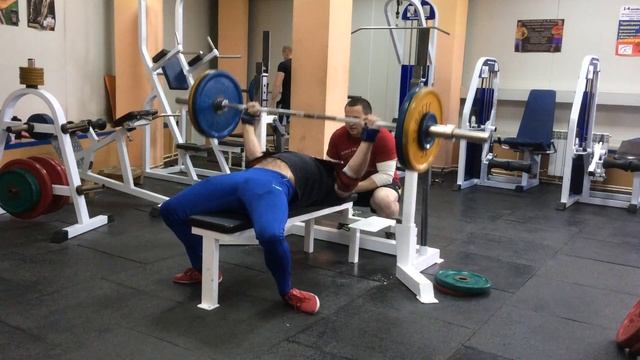 Смирнов Андрей (Элита России по народному жиму) 100кг на 49 повторений смотреть онлайн