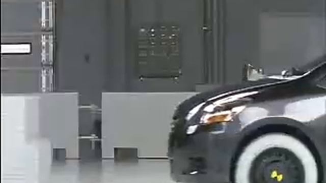 Crash test 2007 TOYOTA YARIS смотреть онлайн