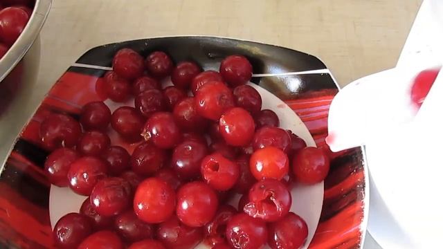 Заморозка вишен. Аппарат для извлечения косточек. Вишневый сок смотреть онлайн