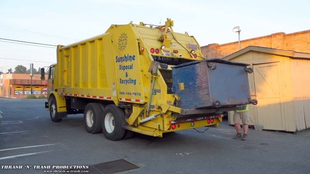 Volvo WX64 - Heil Formula 5000 Rear Load Garbage Truck смотреть онлайн