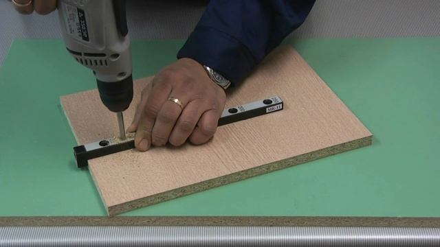 Мебельный кондуктор для сверления отверстий в плоскости под стяжки-евровинты (конфирмат) - МК - 11 смотреть онлайн