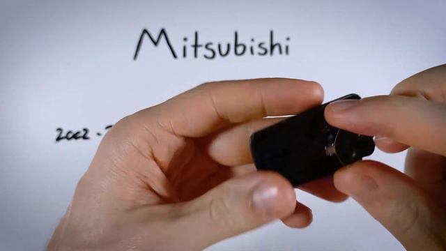 Mitsubishi Outlander Key Fob Battery Replacement (2002 - 2006) смотреть онлайн