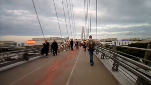 Красногорск.Павшинский мост вечером в субботу народа много.01.07.2023 смотреть онлайн