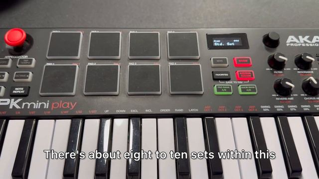 AKAI Professional MPK Mini Play – USB MIDI Keyboard Controller With a Built in Speaker (Review) смотреть онлайн