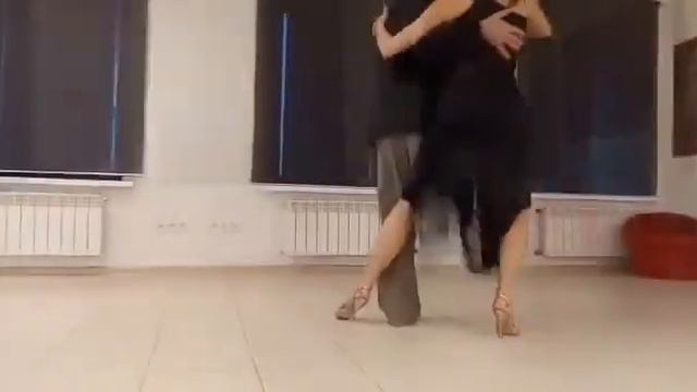 Танго нуэво. Ганчо, сакады, болео. смотреть онлайн