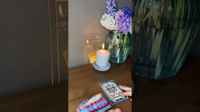 В предверии праздника… какие мысли он держит о тебе ? #таро#shorts смотреть онлайн