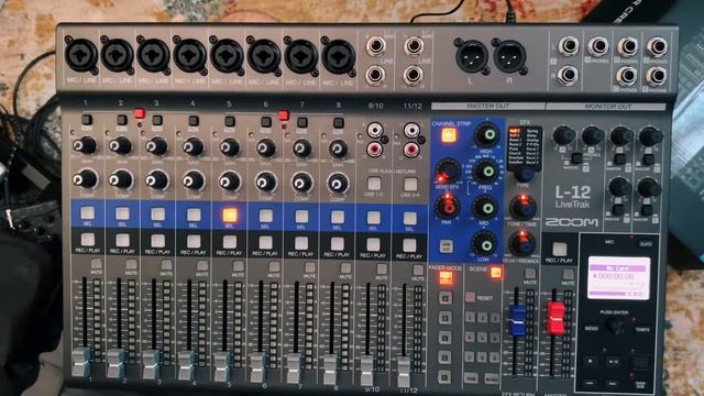 Zoom LiveTrack L-12 First Impression Audio Mixer Interface Setup & Review by Eric Roberts смотреть онлайн