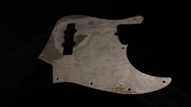 Jazz Bass Pickguard Relic Aluminum 2 смотреть онлайн