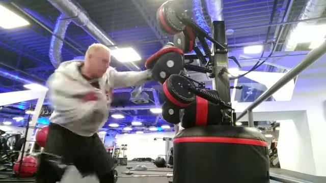 stationary boxing simulator - great fun смотреть онлайн