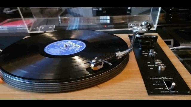 Knight KNI935 Tube amp. Pioneer PL 1100D record player. смотреть онлайн