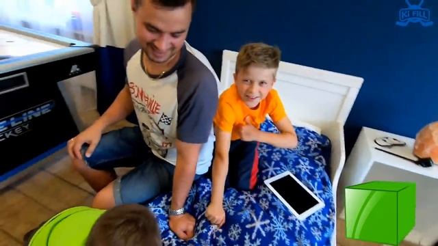 У КОГО КРУЧЕ ИГРЫ НА ПЛАНШЕТЕ? Кирилл или Филипп? // KiFill boys 13+ смотреть онлайн