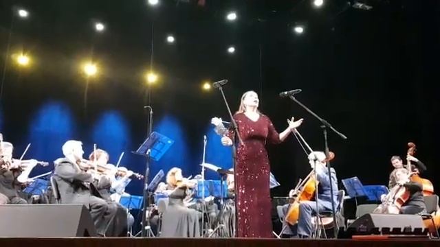 С. Рахманинов "Здесь хорошо". Поёт Татьяна Рубинская в сопровождении оркестра "Серенада" смотреть онлайн