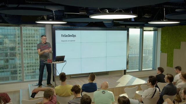 DDD-WAW: Jakub Nabrdalik – Czemu nikt zdrowy przy umyśle nie buduje dziś dużego monolitu? смотреть онлайн