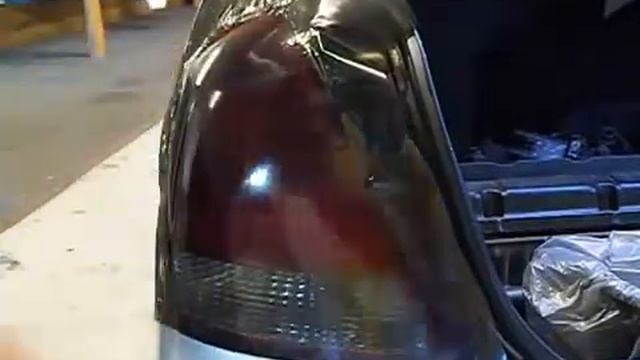 Aplicarea foliei fumurii Oracal 8300 pe stopuri auto смотреть онлайн