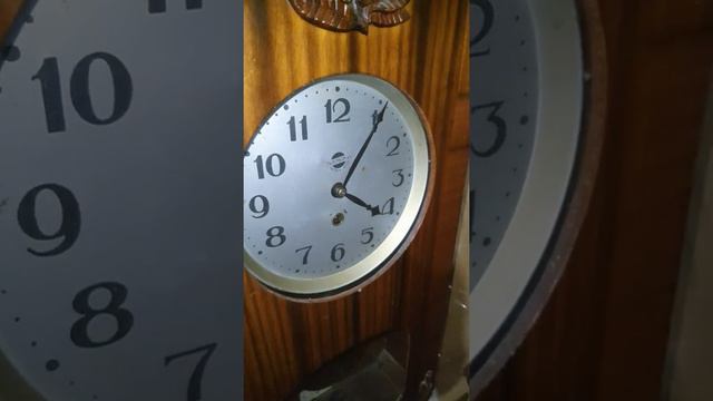 ЧАСЫ С БОЕМ ВРЕМЕН СССР ОБЗОР ТОВАРА И ЦЕНА БАРАХОЛКА ОСТРОВ СОКРОВИЩ ул ЛЕНИНА 130 С 10 ДО 14 смотреть онлайн