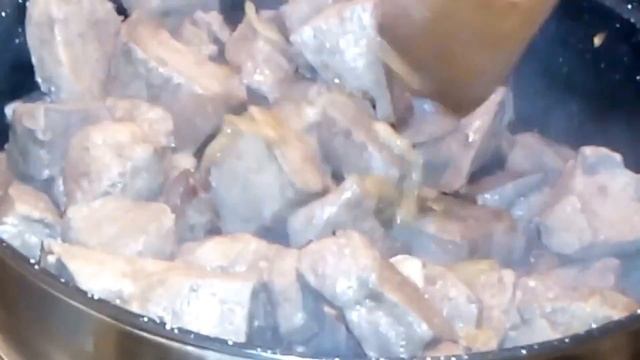 Жареная говяжья печенка. Быстрое не сложное приготовление. смотреть онлайн
