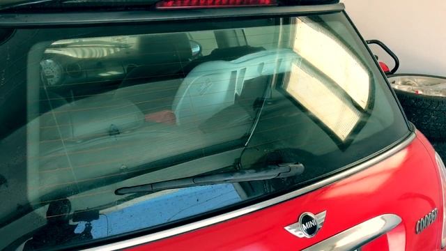 Mini Cooper R50 - Fixing a clogged rear washer nozzle and broken cap on the wiper arm. смотреть онлайн