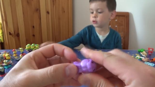 Огромный шоколадный мотобайк. Шоколад с киндеров. Играем Миньонами.