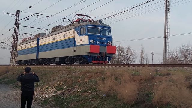 Электровоз ВЛ11М-351 резервом заезжает на станцию Баладжары. смотреть онлайн
