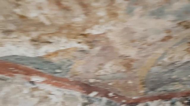 Уникальный средневековый пещерный храм «Успения» на краю горного плато. смотреть онлайн