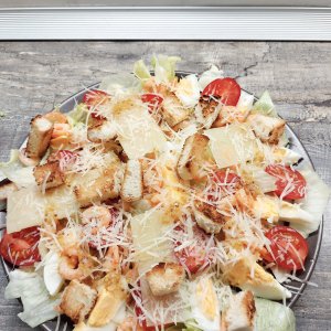 Салат Цезарь с креветками, как в ресторане.