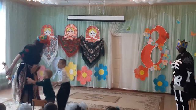 8 марта в старшей группе (Фрагмент утренника) 16-17 уч год смотреть онлайн