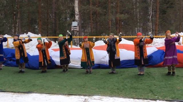 Танец "Куринька" под открытым небом среди апрельских снегов . смотреть онлайн