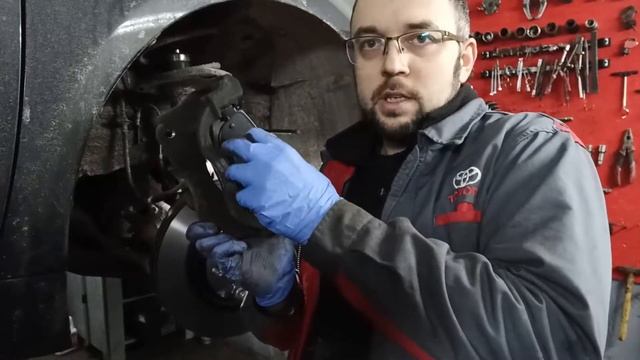 Лайфхак! Как я меняю передние тормозные колодки и диски на Toyota. смотреть онлайн