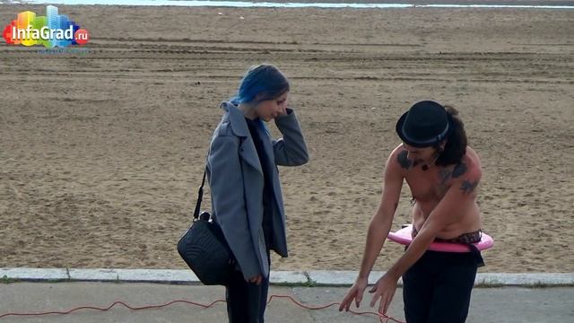 Ирландский шпагоглотатель Murray Molloy/Фестиваль уличных театров в Архангельске смотреть онлайн