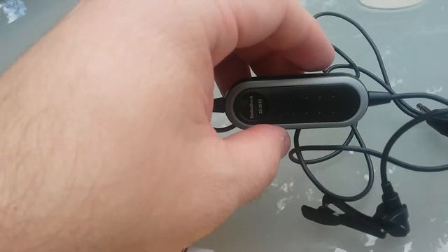Josh opens the Radioshack Clip on condenser microphone смотреть онлайн