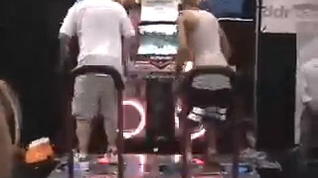 DDR: Digital Life 2004 Tournament: Goblin vs. Sketch - Dam Daridam shuffle смотреть онлайн