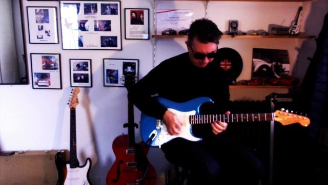 SQUIER CV 60 BLUE смотреть онлайн