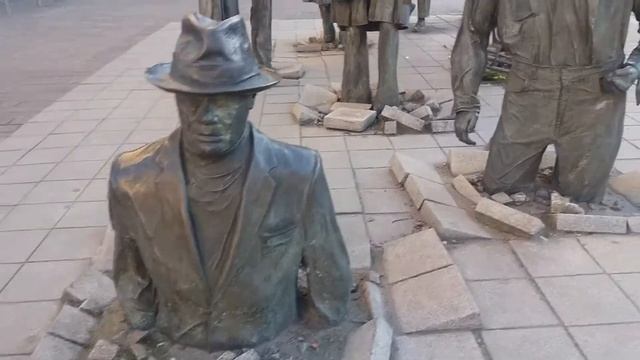 Вроцлав.Памятник евреям возле Arkada Capitol смотреть онлайн